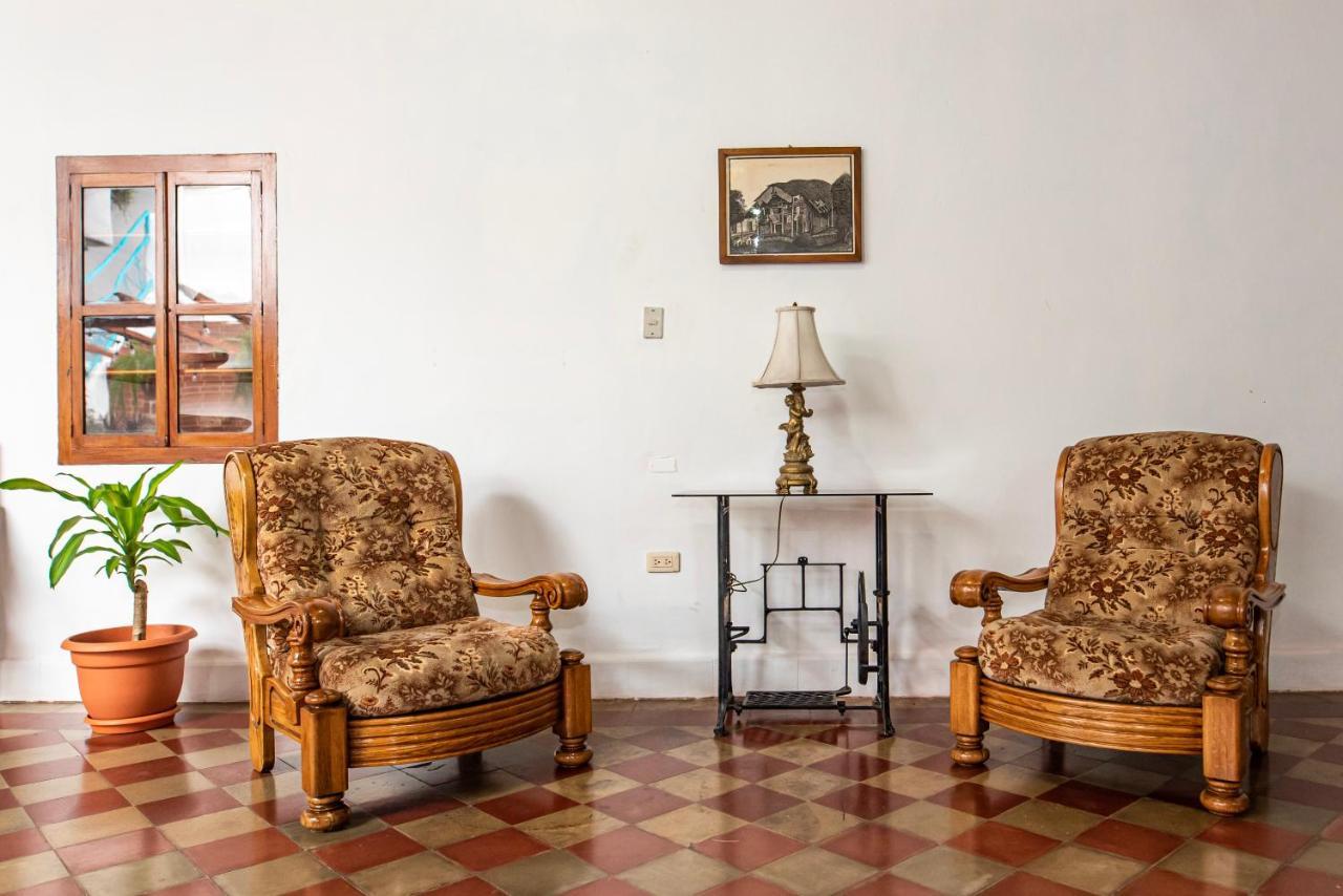 Hostal Victoria Granada Exterior photo