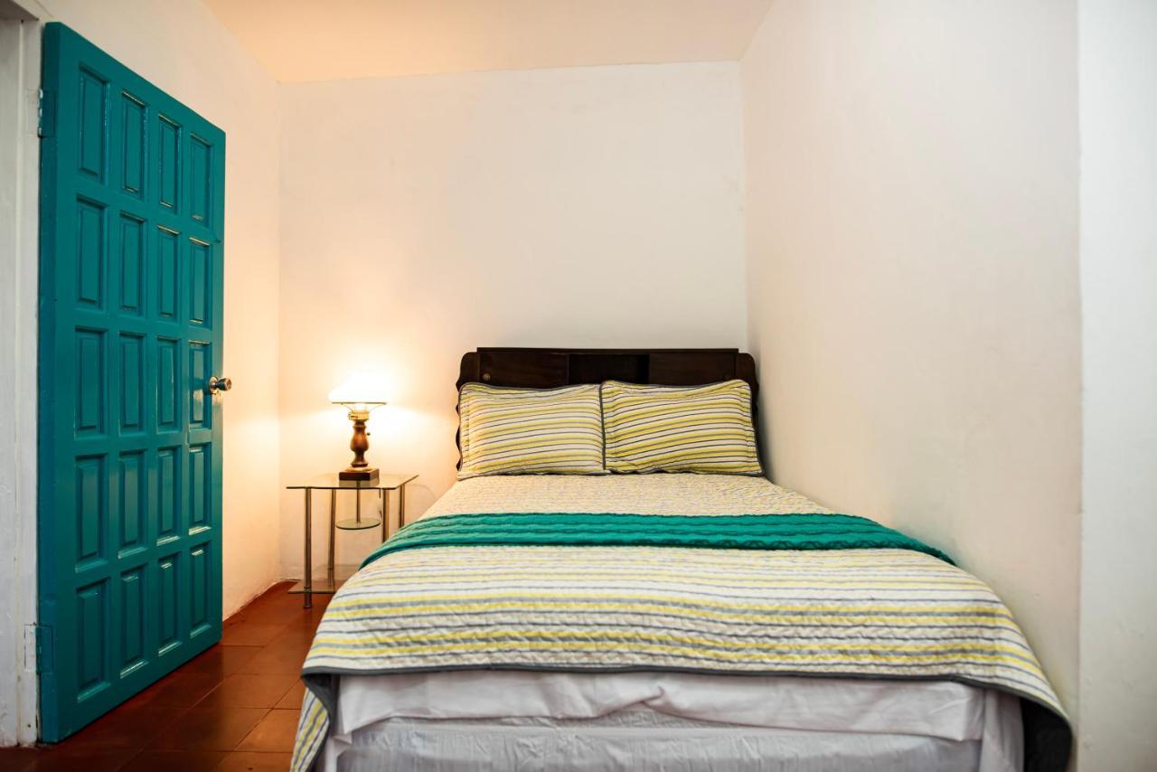 Hostal Victoria Granada Exterior photo