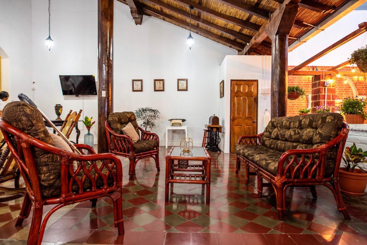 Hostal Victoria Granada Exterior photo