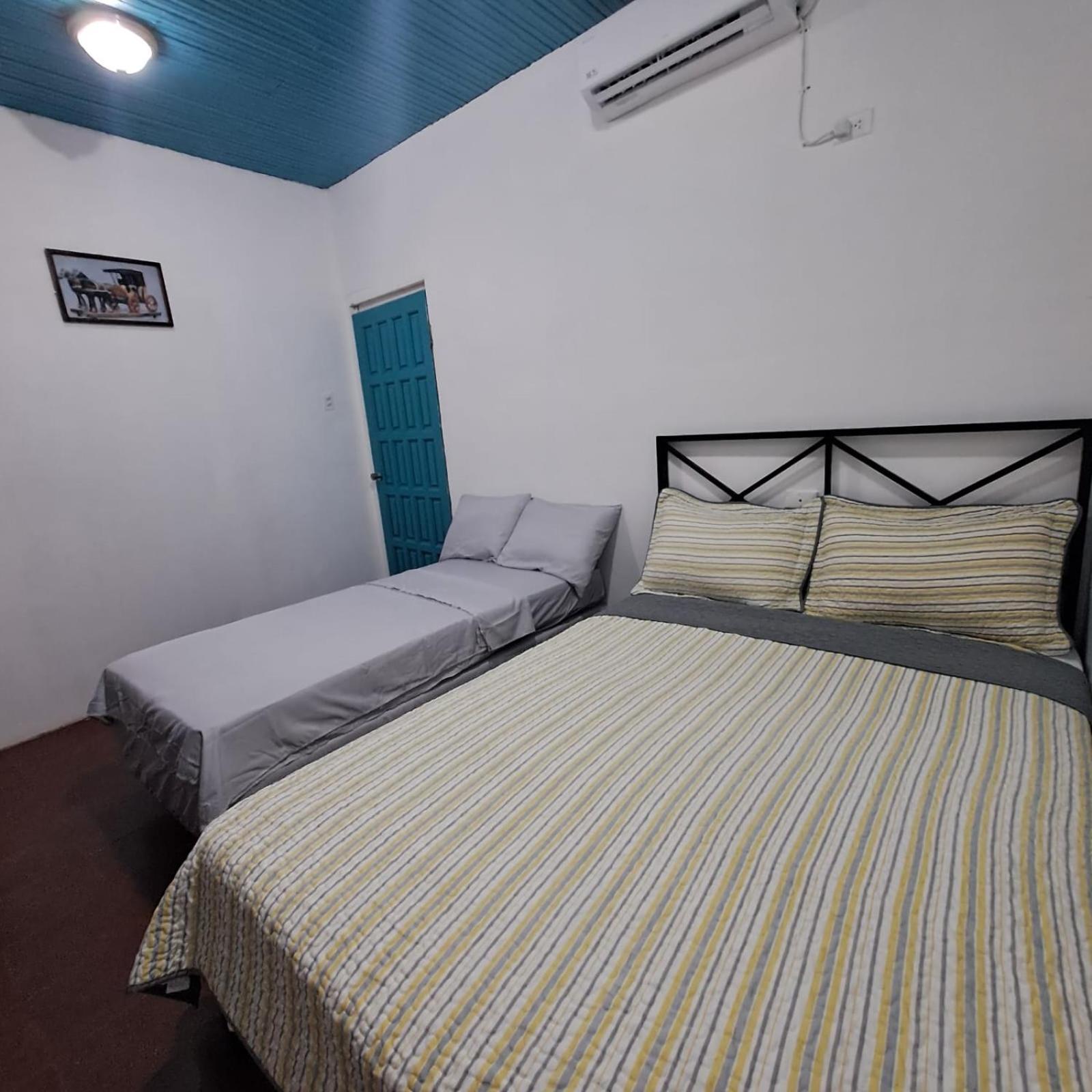 Hostal Victoria Granada Exterior photo