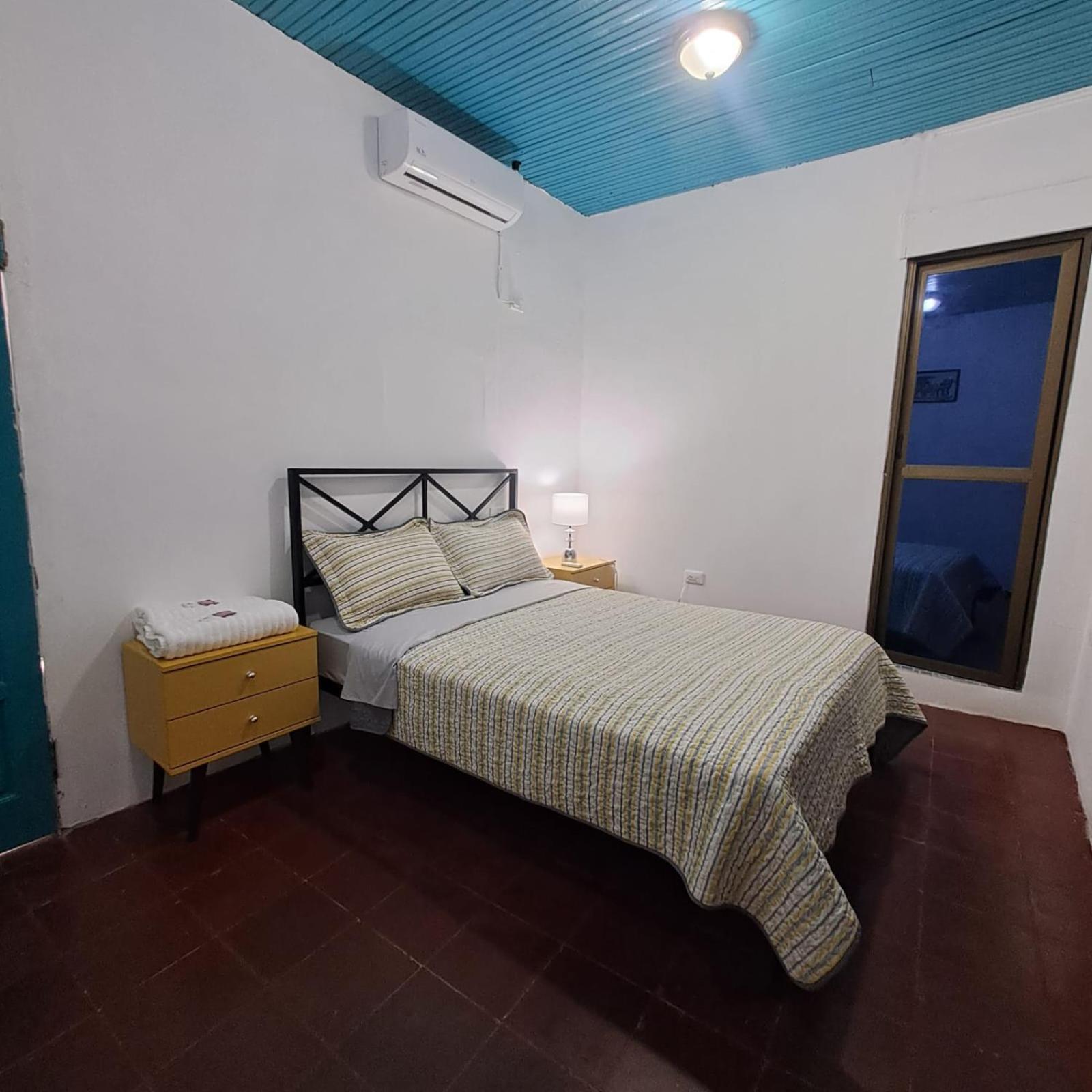Hostal Victoria Granada Exterior photo